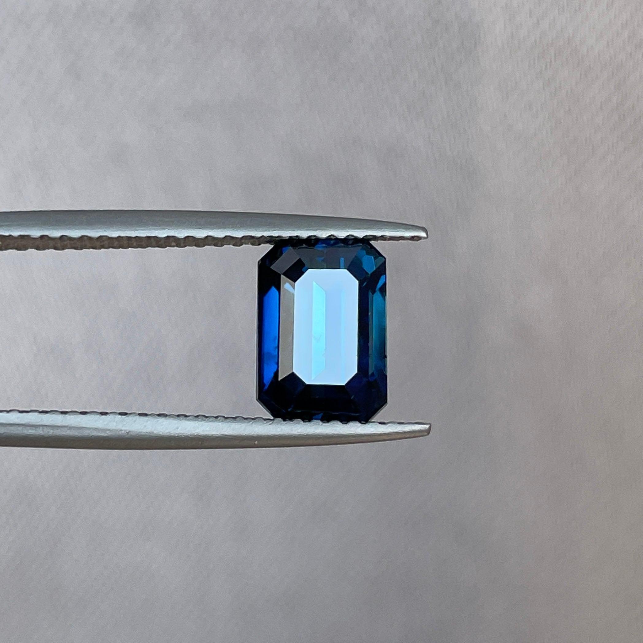 teal blue green gemstone sapphire