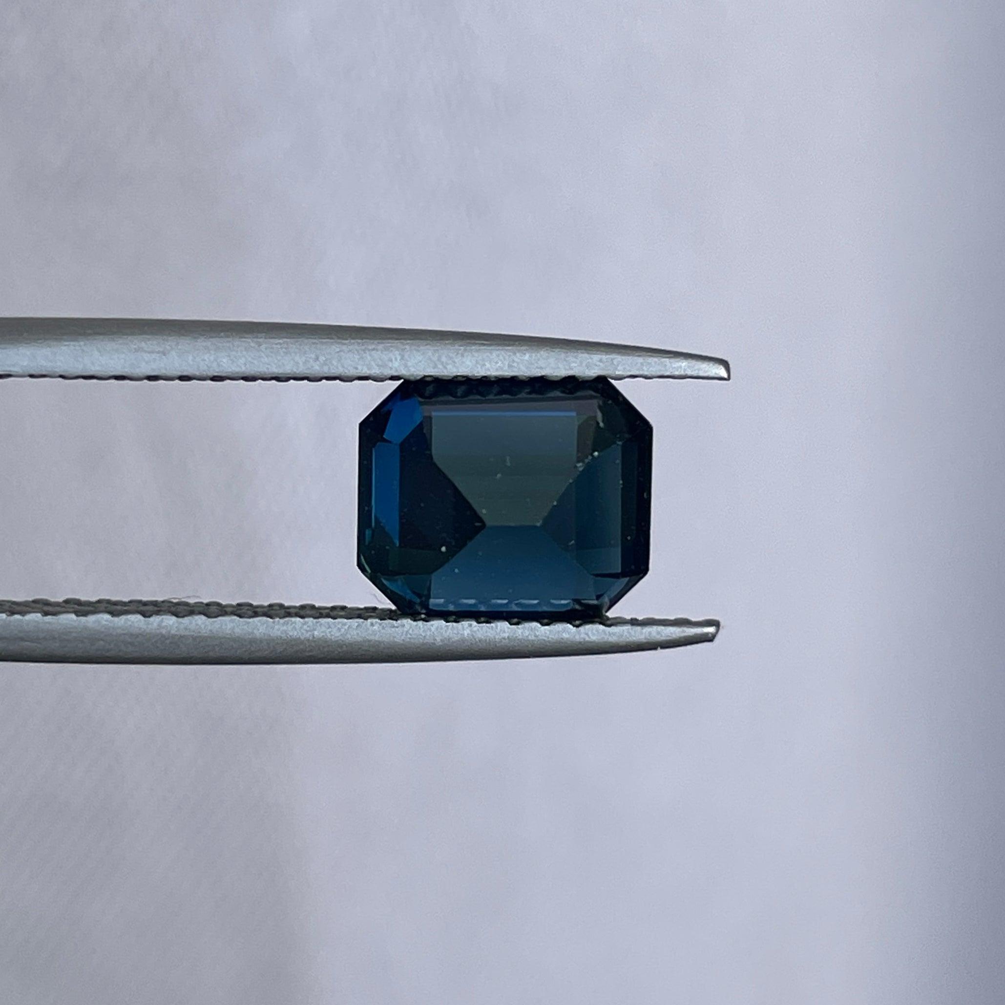 teal blue green gemstone sapphire