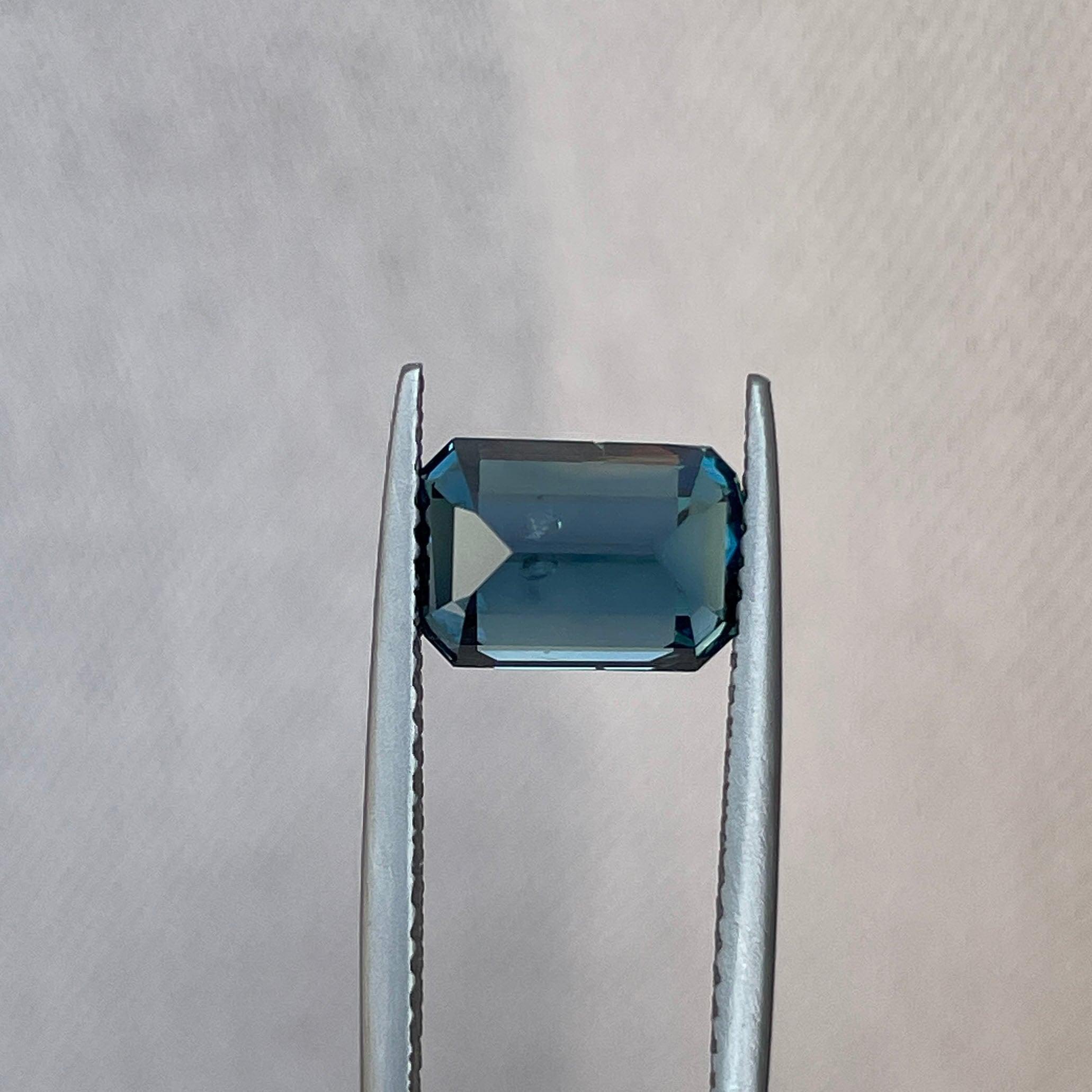 teal blue green gemstone sapphire