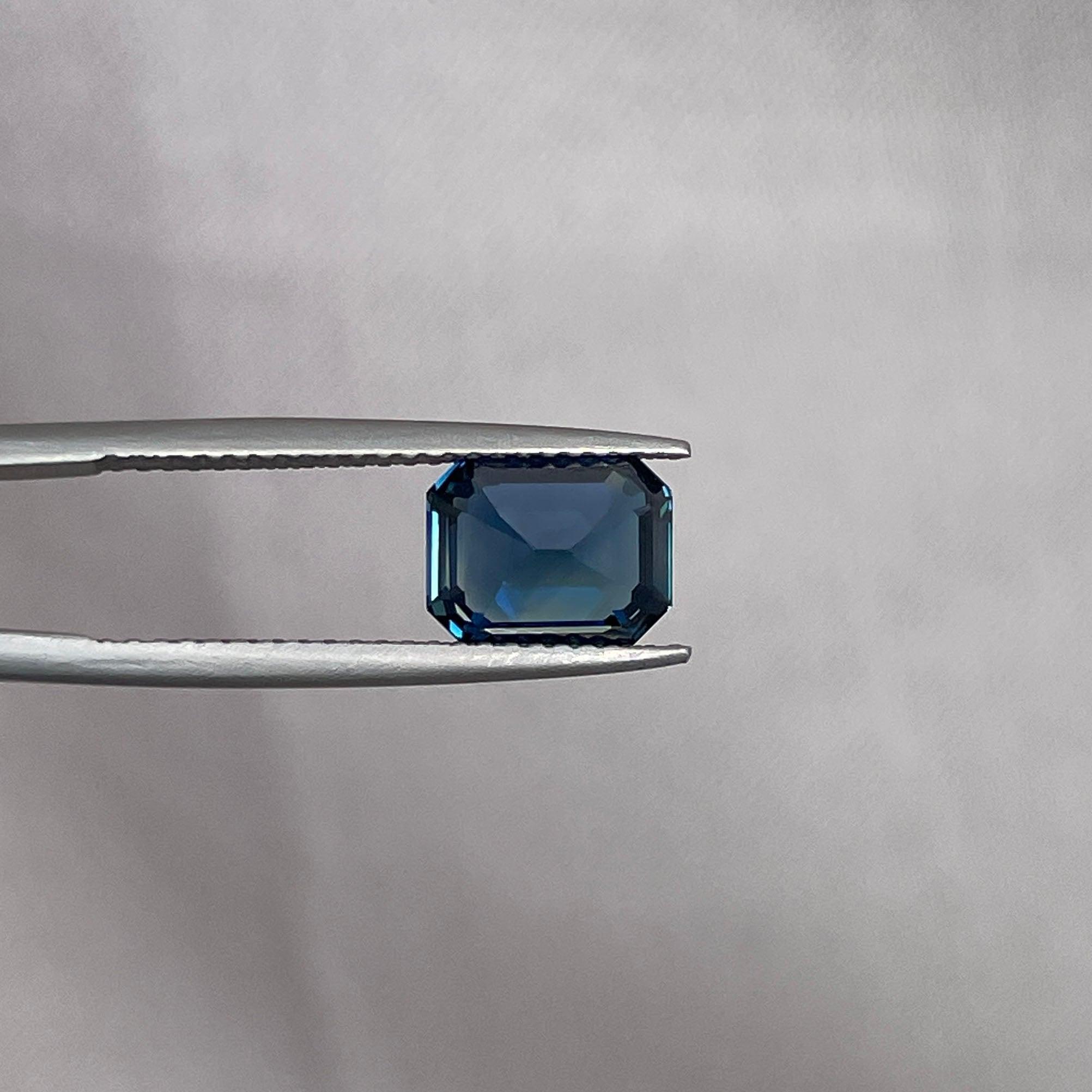 teal blue green gemstone sapphire