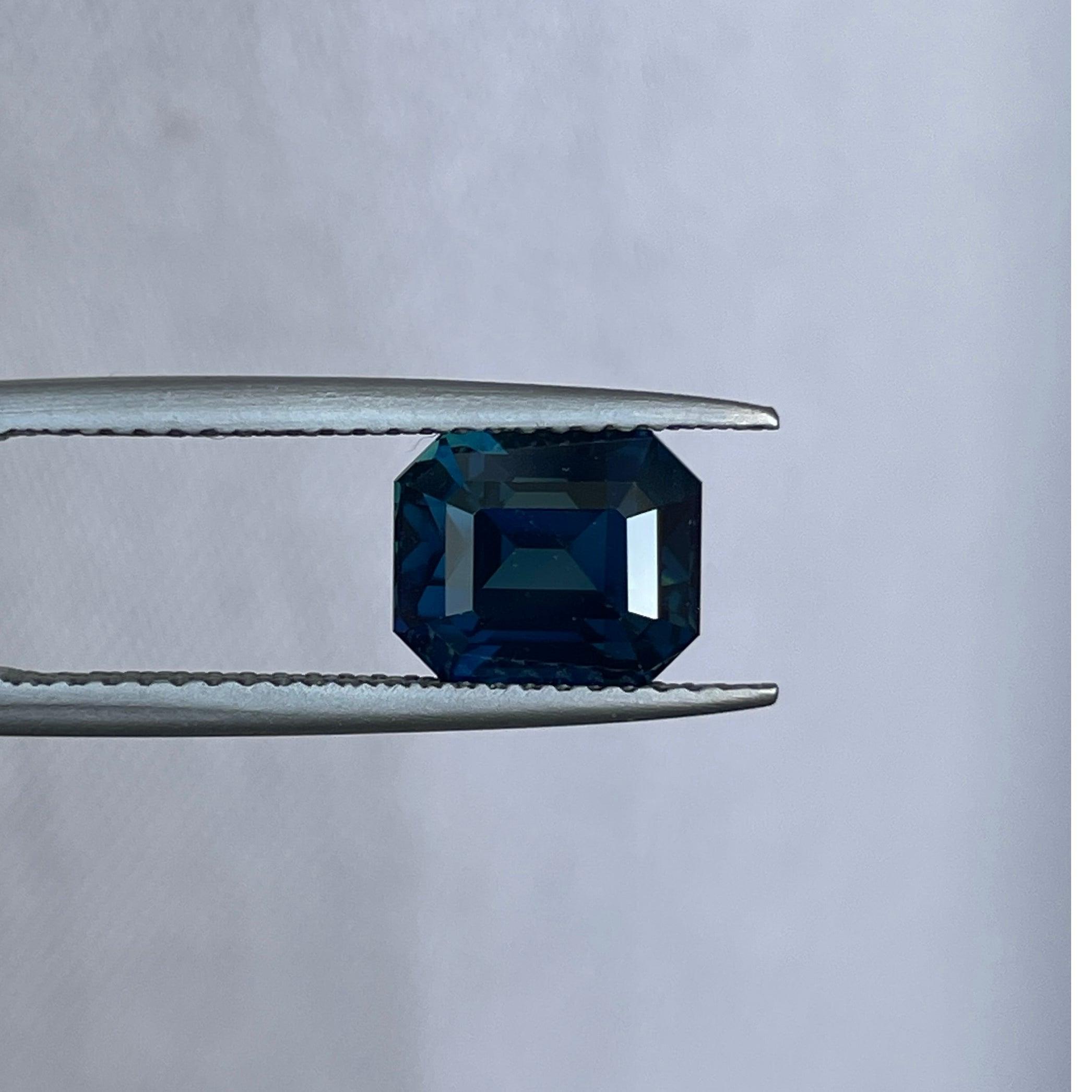 teal blue green gemstone sapphire