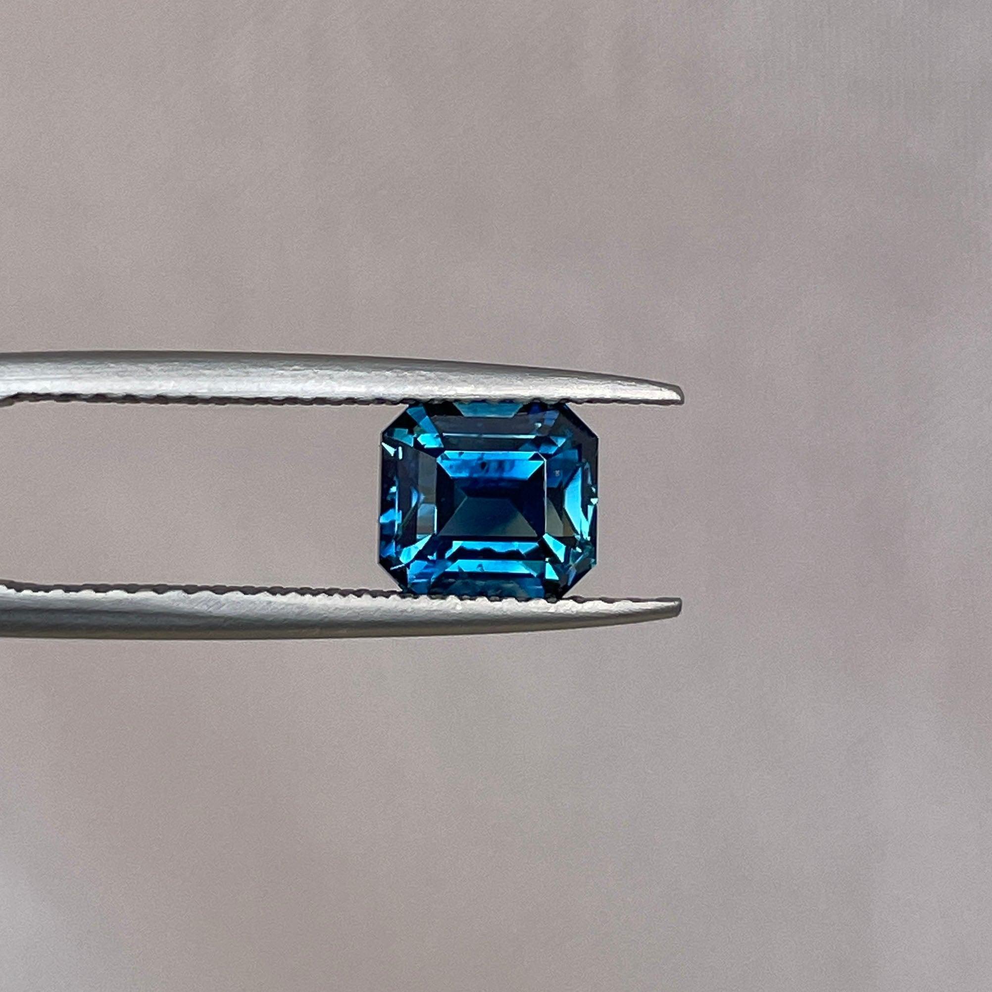 teal blue green gemstone sapphire