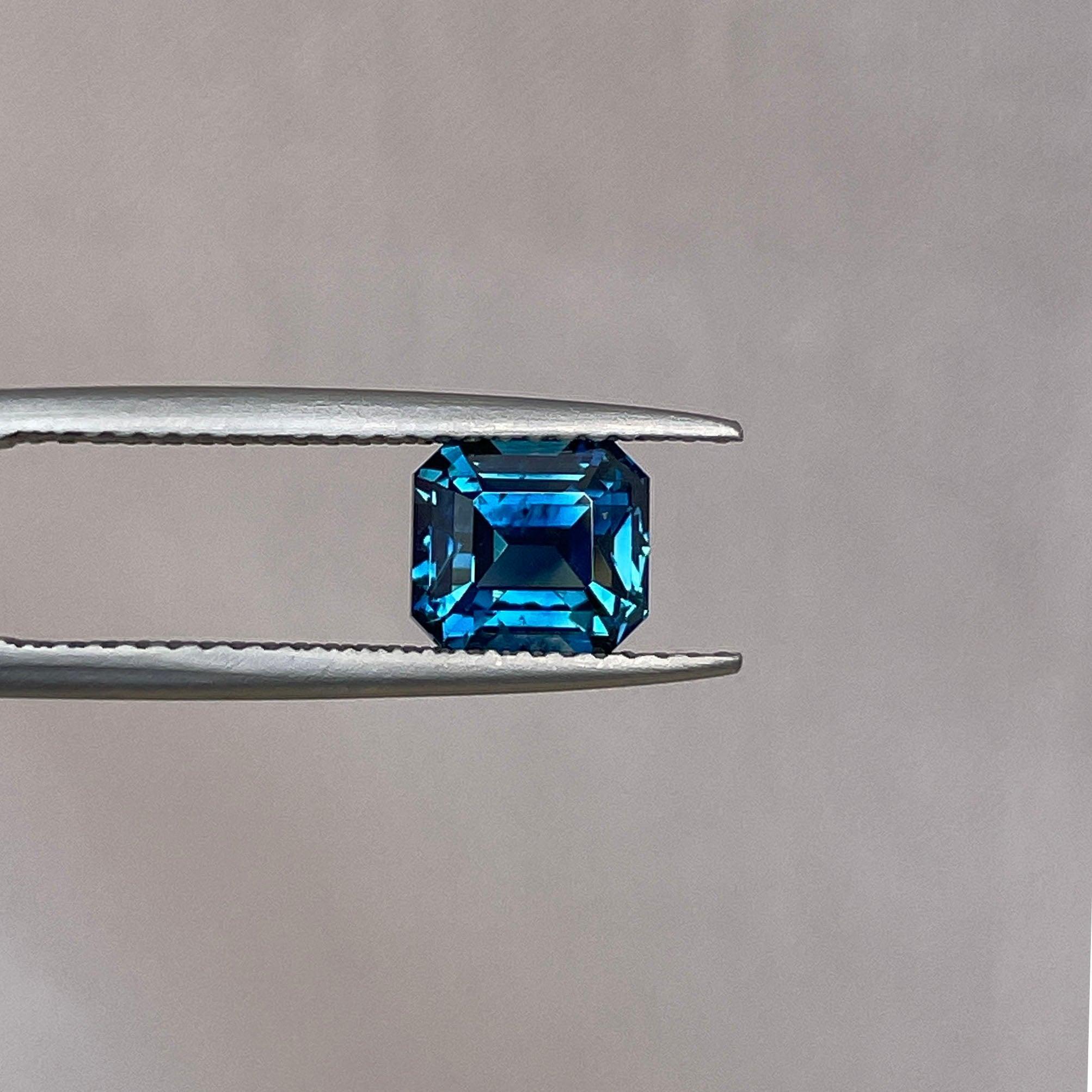 teal blue green gemstone sapphire