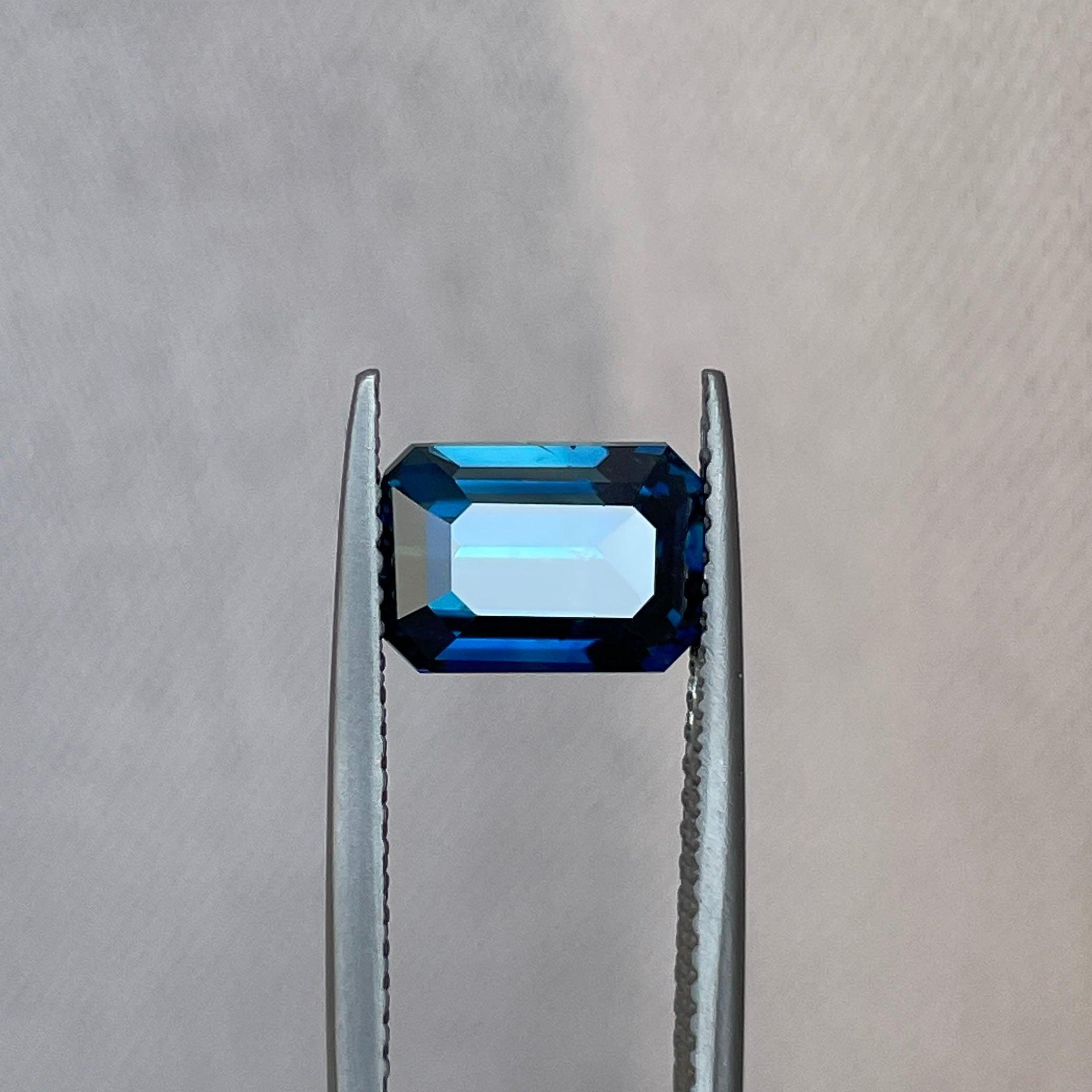 teal blue green gemstone sapphire