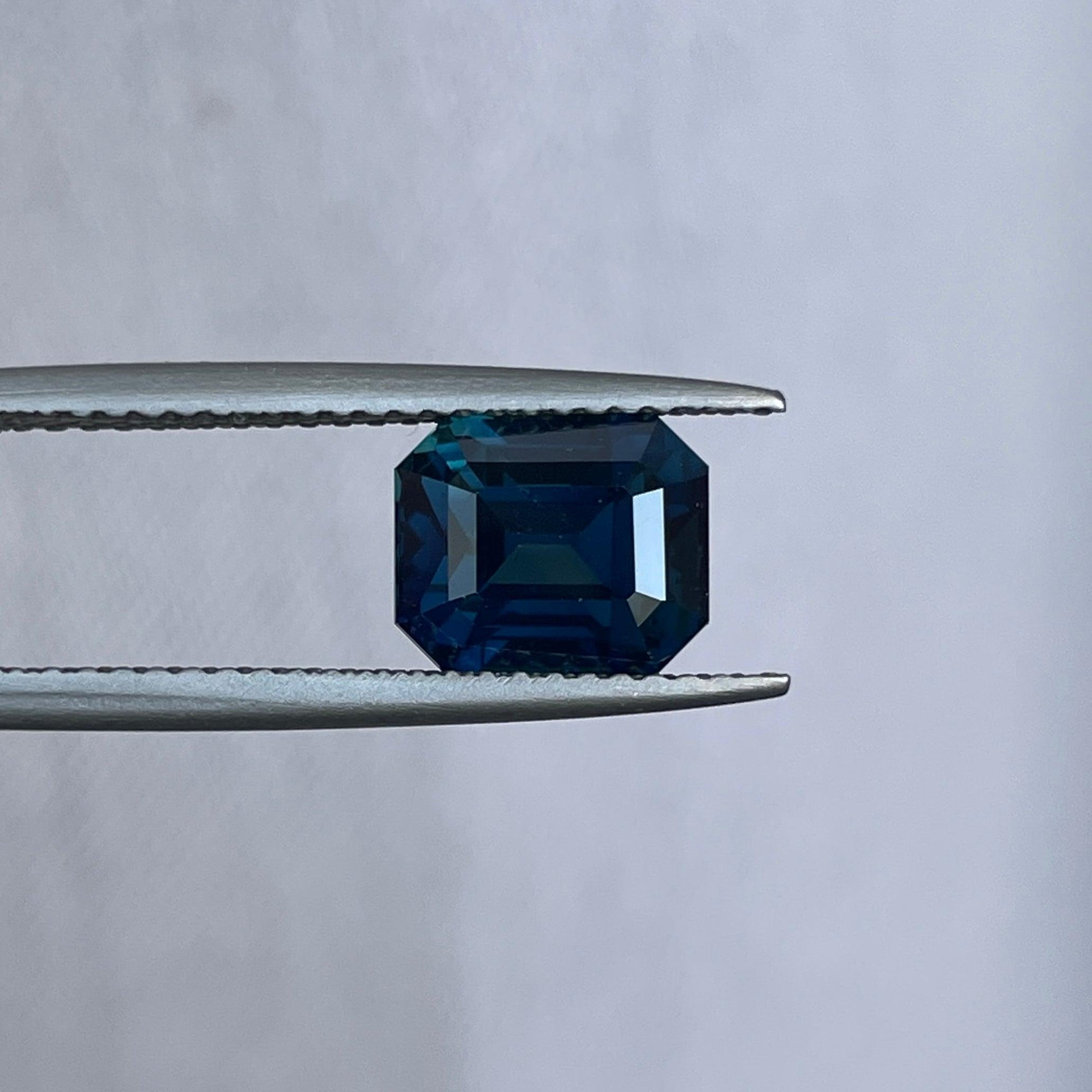 teal blue green gemstone sapphire