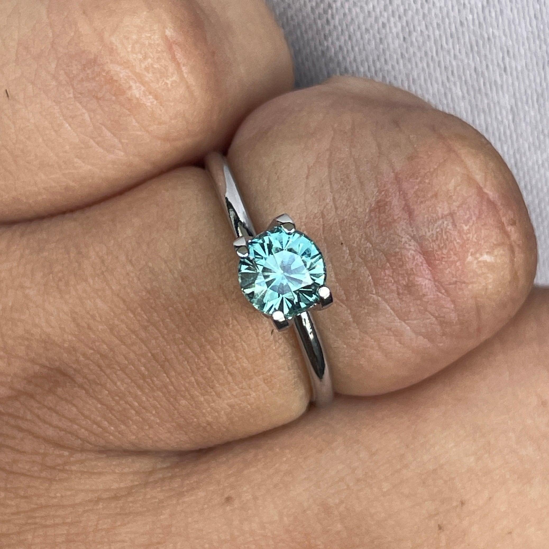 teal blue green parti sapphire round cut gem 