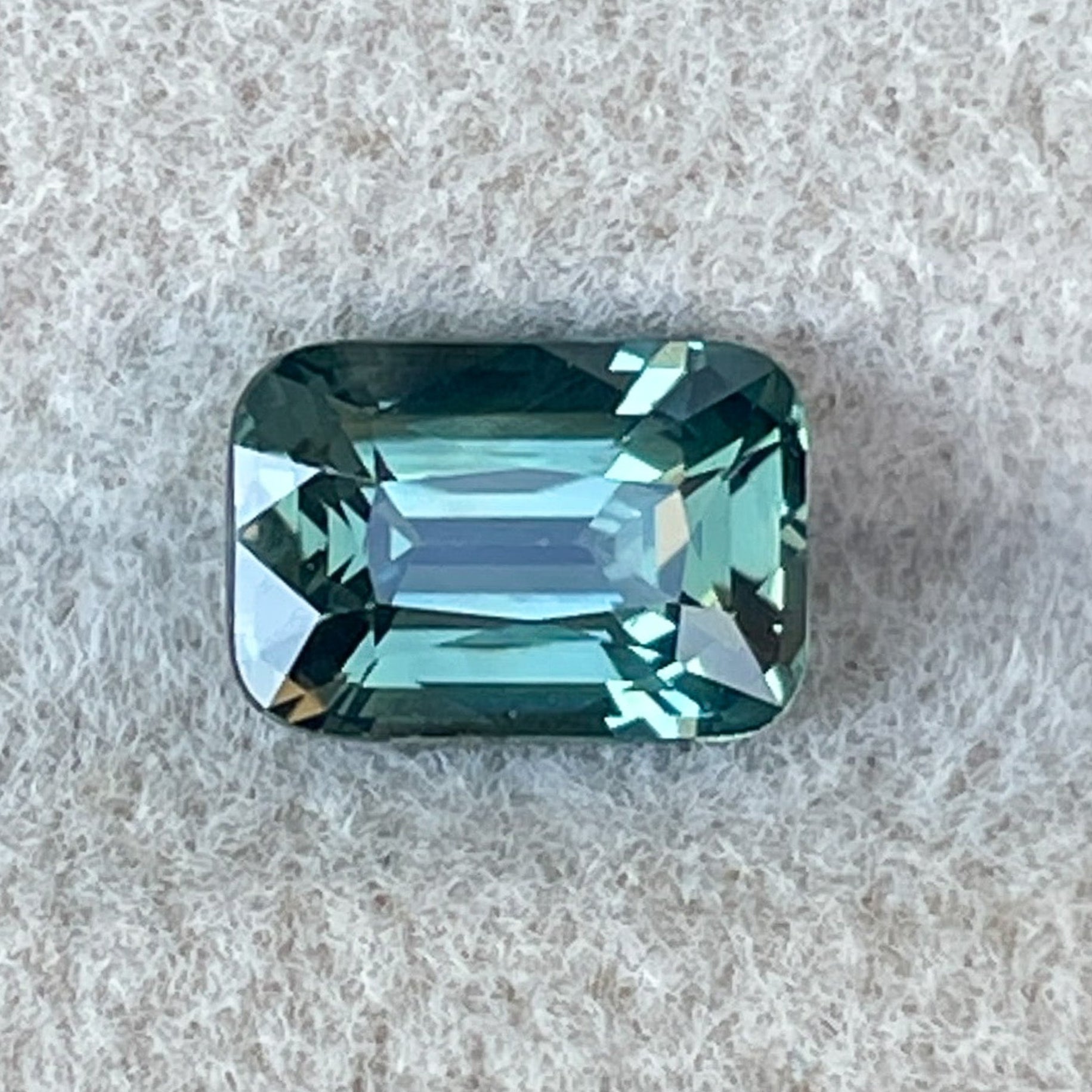 Saphir naturel vert pâle teal, pierre précieuse taillée coussin de 1,14 Ct détachée par NASHGEMS, idéale pour bagues de fiançailles ou bijoux personnalisés.