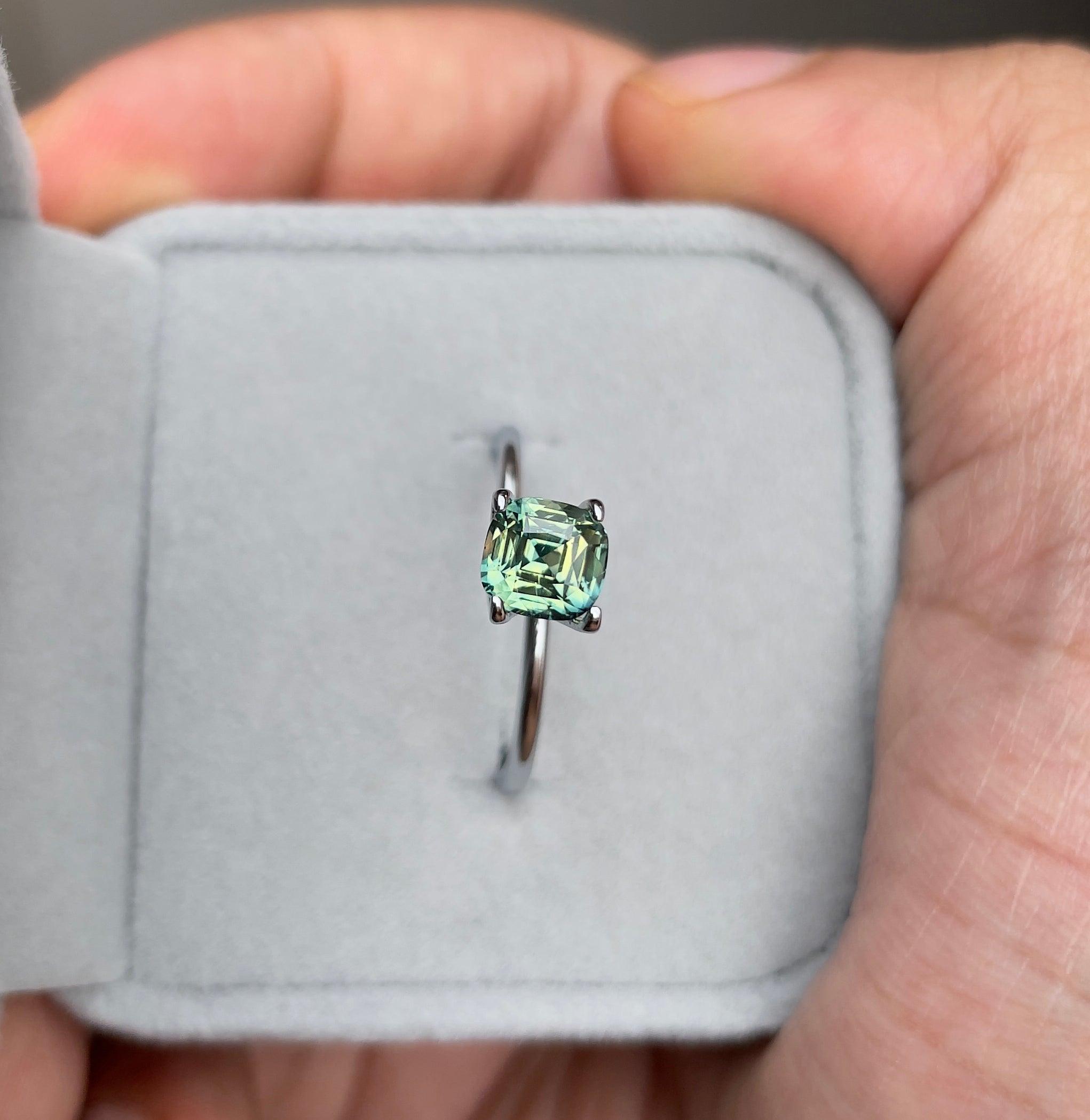 1.39 crt Greenish yellow Sapphire/ Teal Sapphire/ Green sapphire/ bi colour Sapphire/ parti sapphire/ Engagement Ring/ Montana sapphire