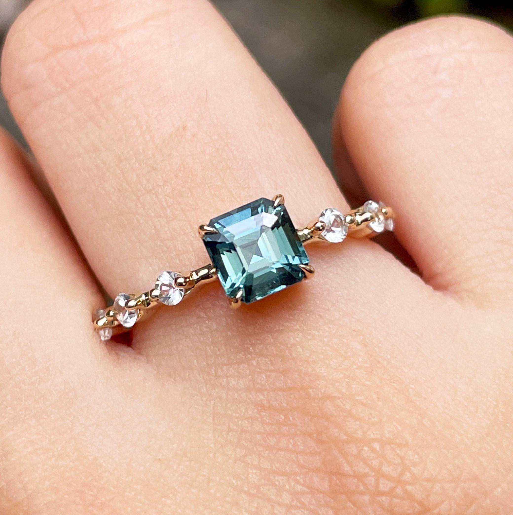 18k Gold Teal Sapphire Ring
