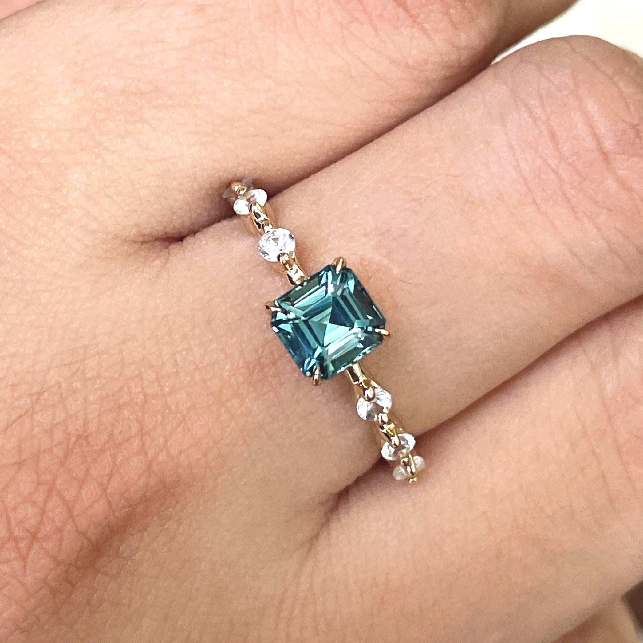 18k Gold Teal Sapphire Ring