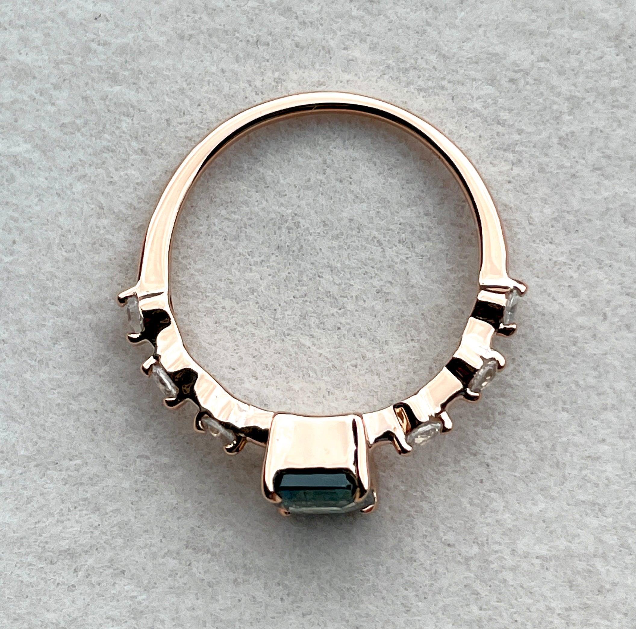 18k Gold Teal Sapphire Ring
