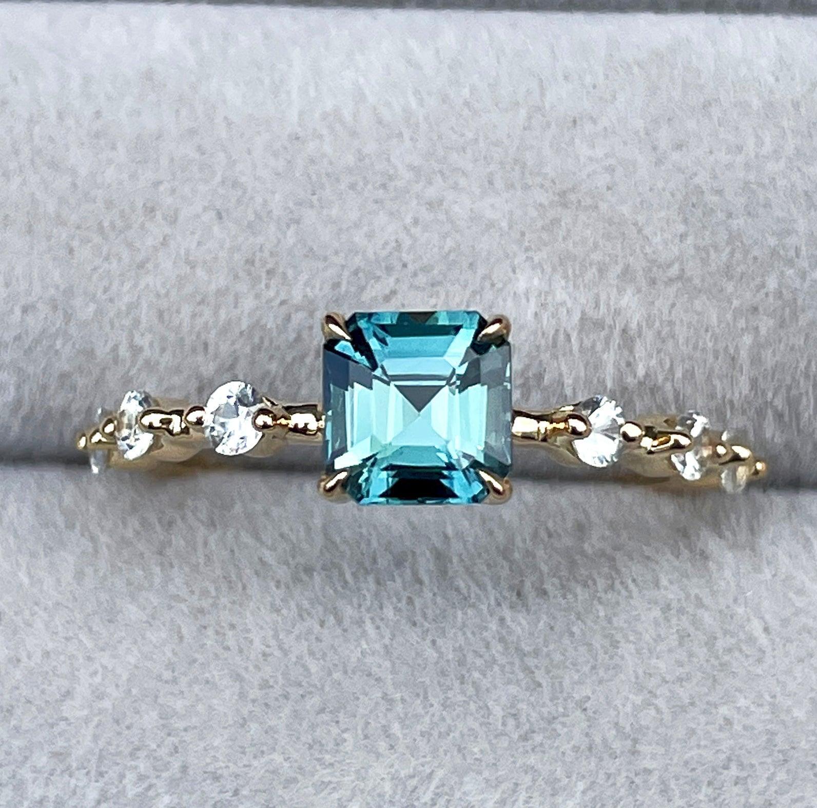 18k Gold Teal Sapphire Ring