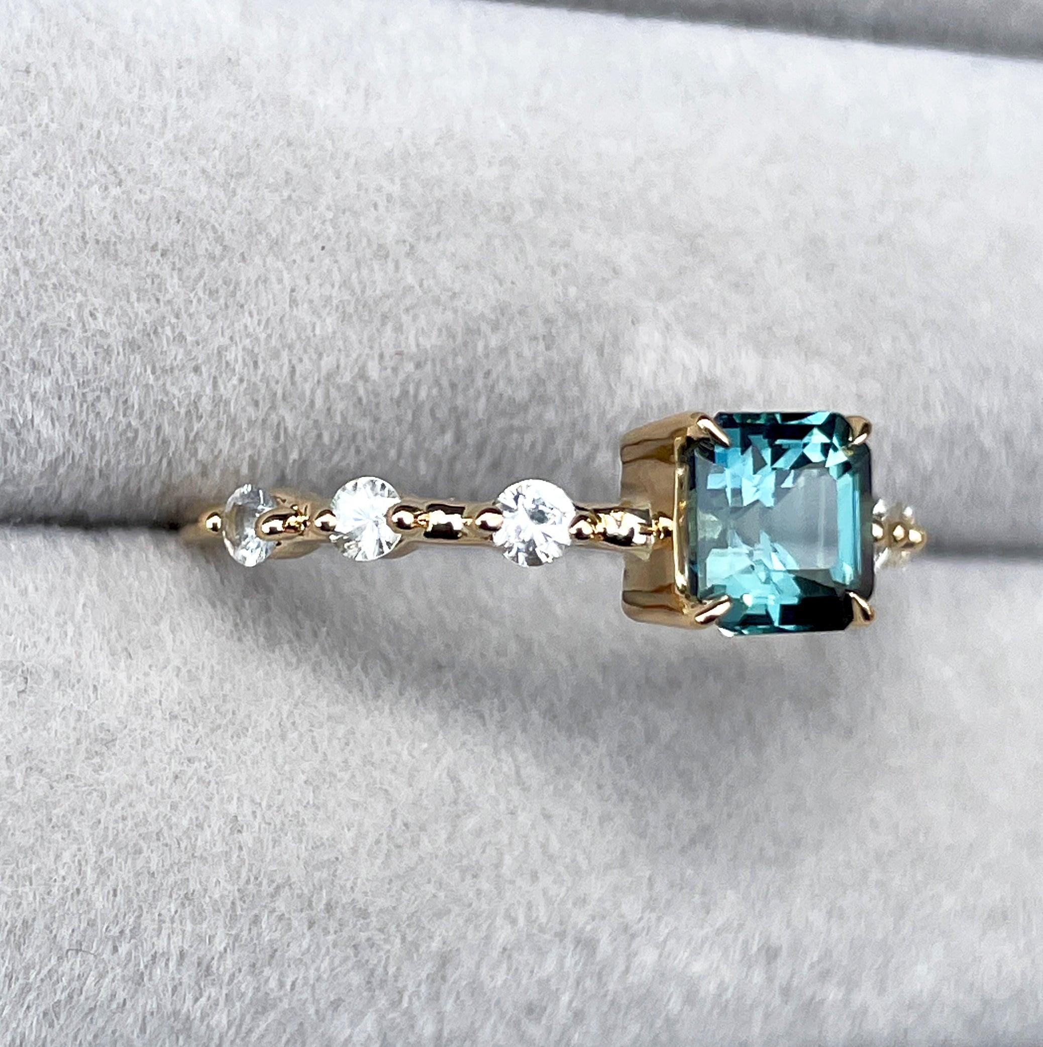 18k Gold Teal Sapphire Ring