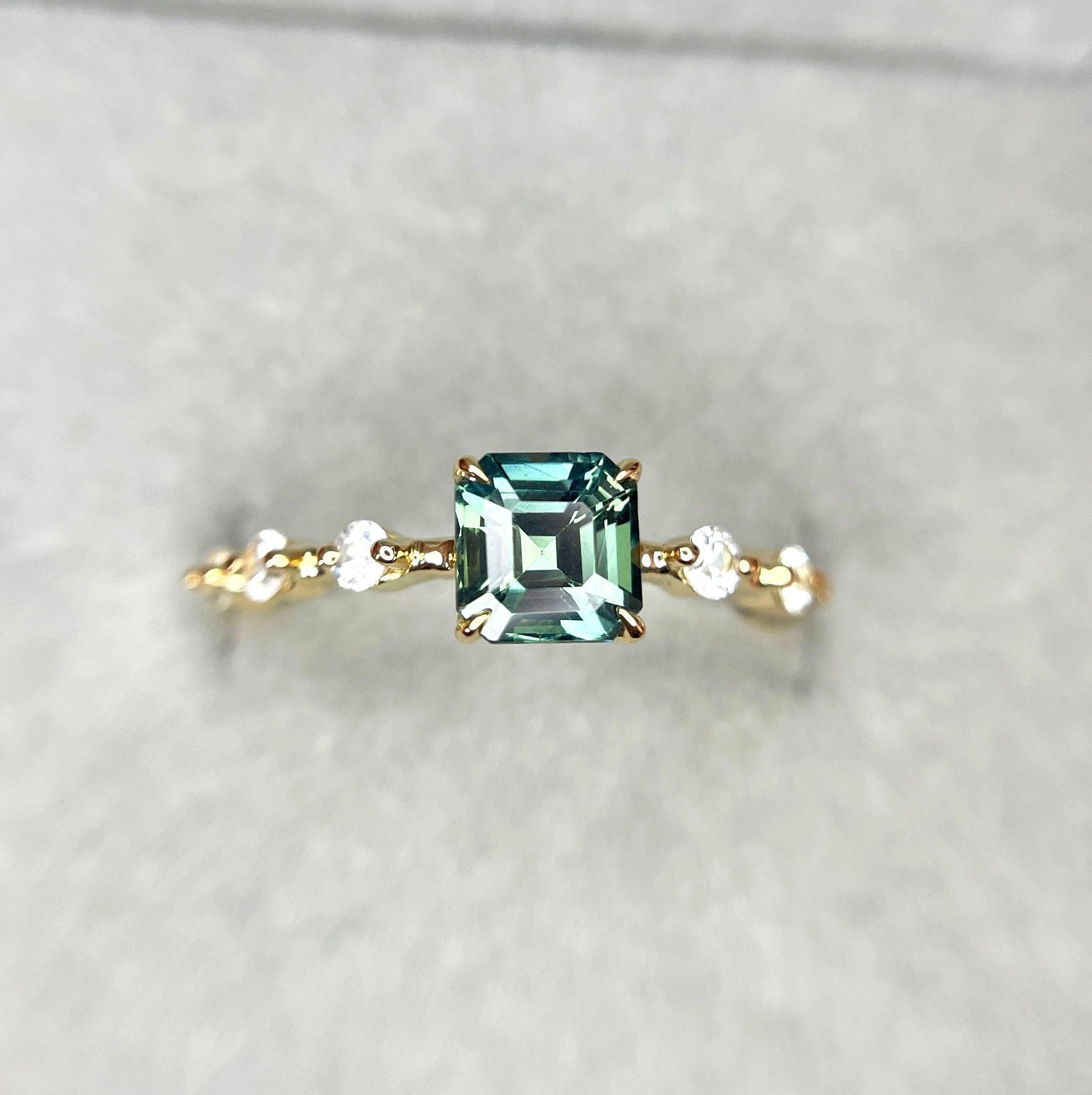18k Gold Teal Sapphire Ring
