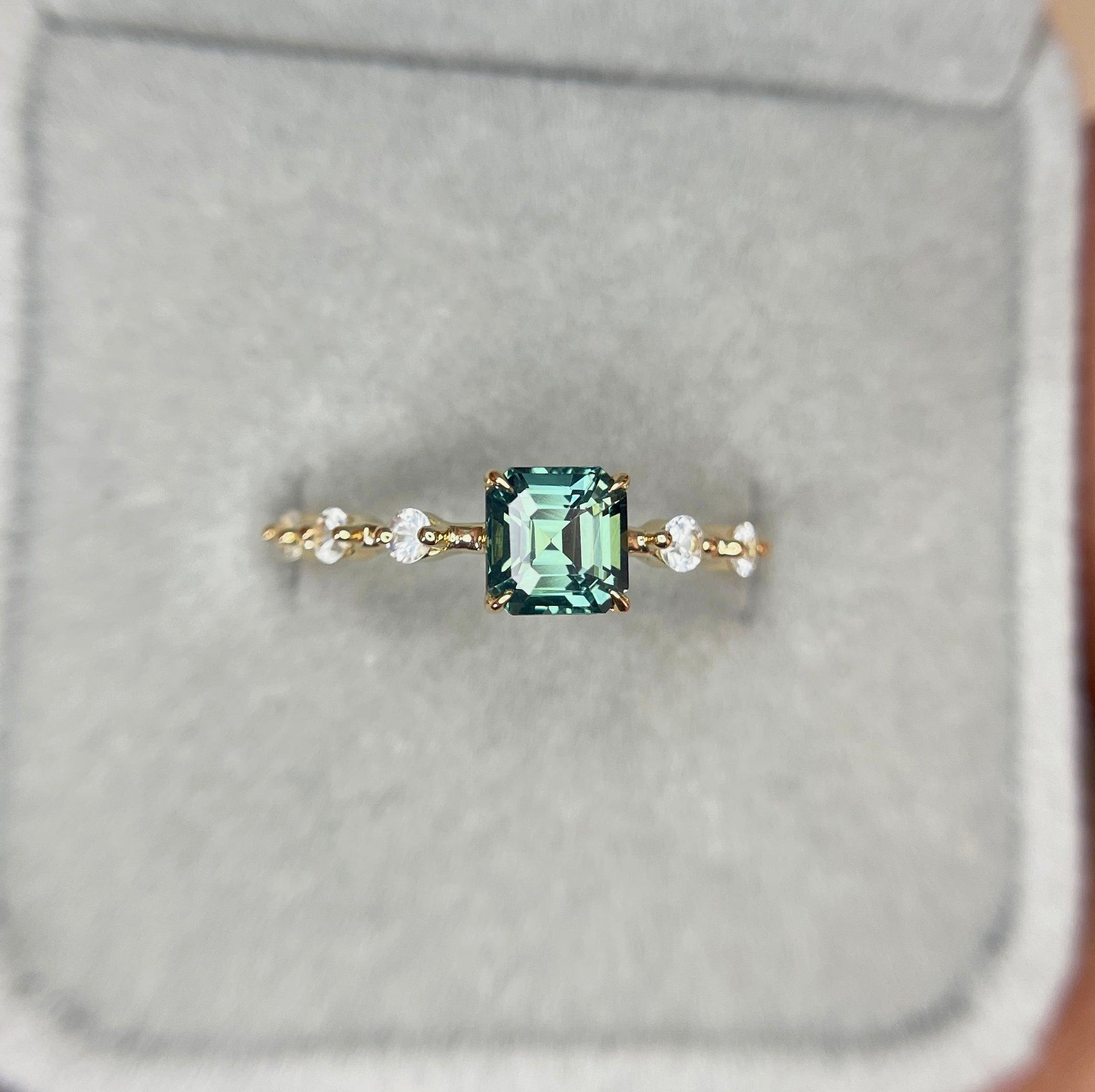 18k Gold Teal Sapphire Ring