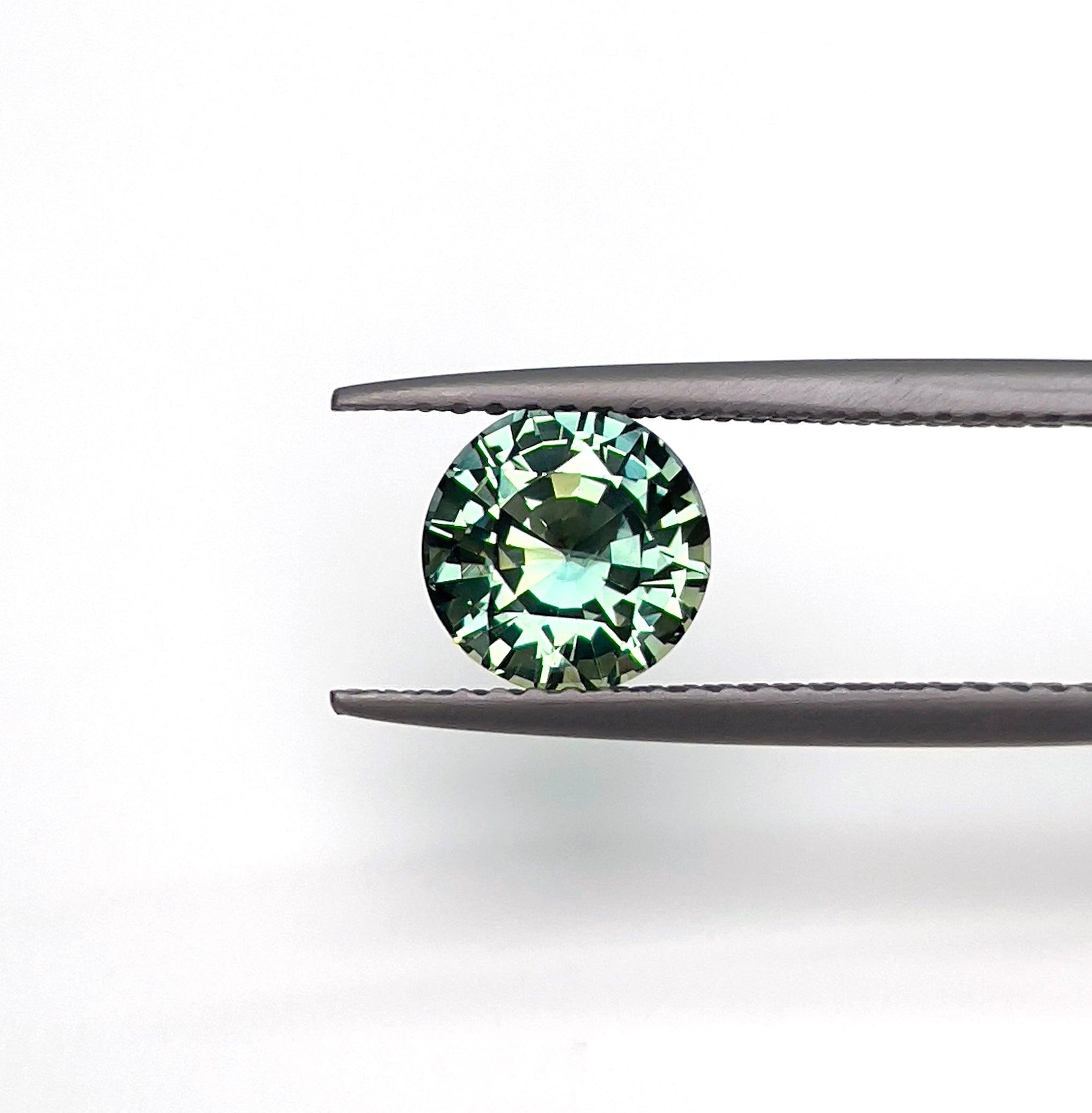 1.72 carat Parti Sapphire is well cut to bring out the best colour and luster,