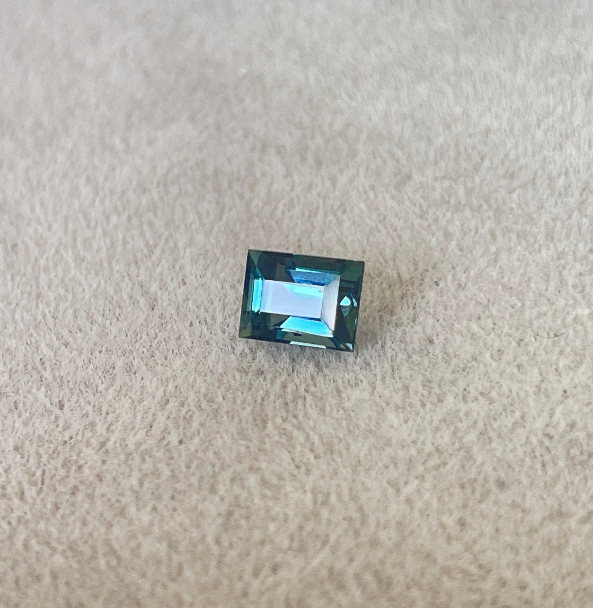 This 0.79 crt Teal Sapphire/ Green sapphire/ bi colour Sapphire/ parti sapphire/ Engagement Ring/ Montana sapphire/ Australian sapphire
