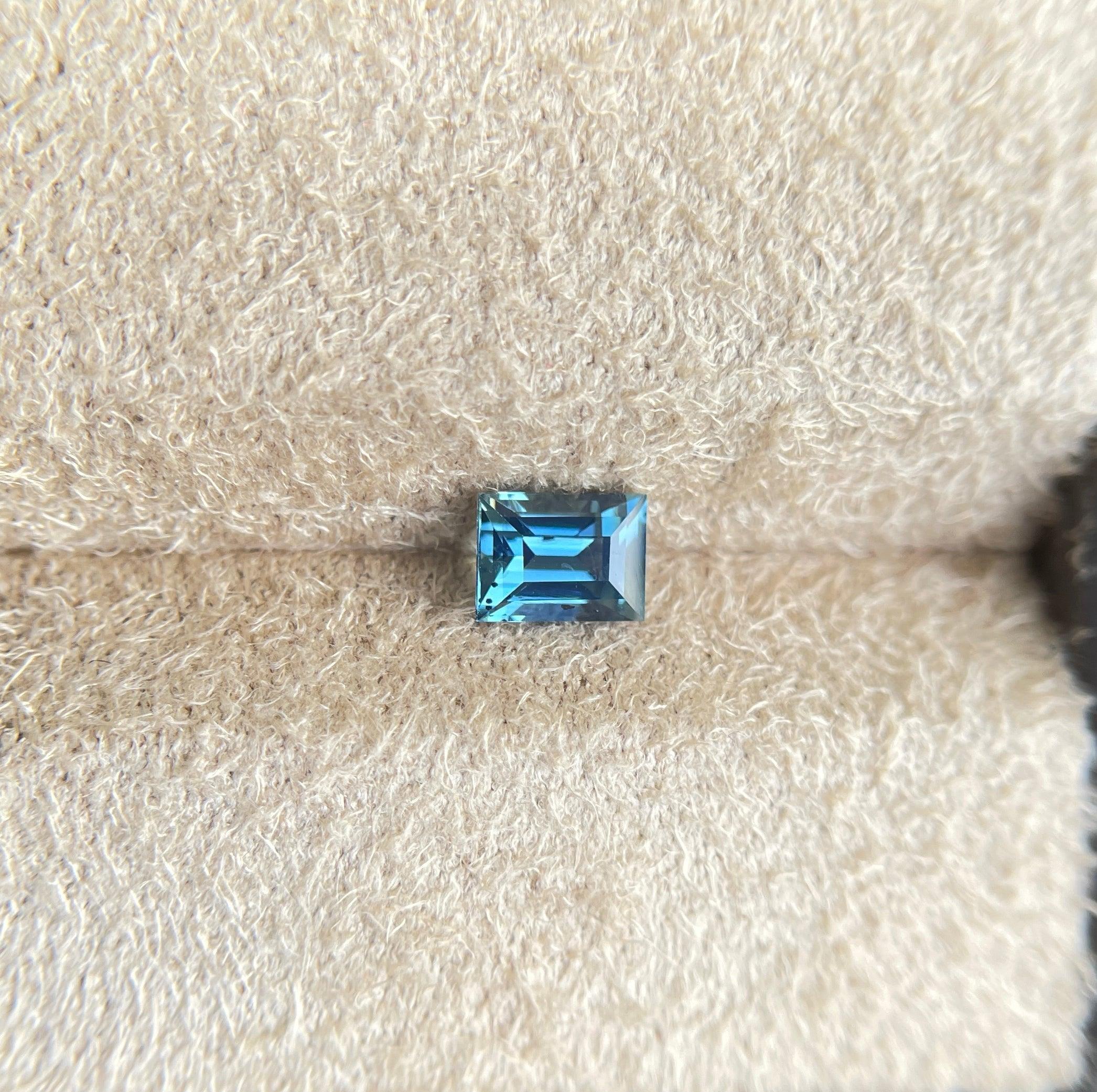 This 0.79 crt Teal Sapphire/ Green sapphire/ bi colour Sapphire/ parti sapphire/ Engagement Ring/ Montana sapphire/ Australian sapphire