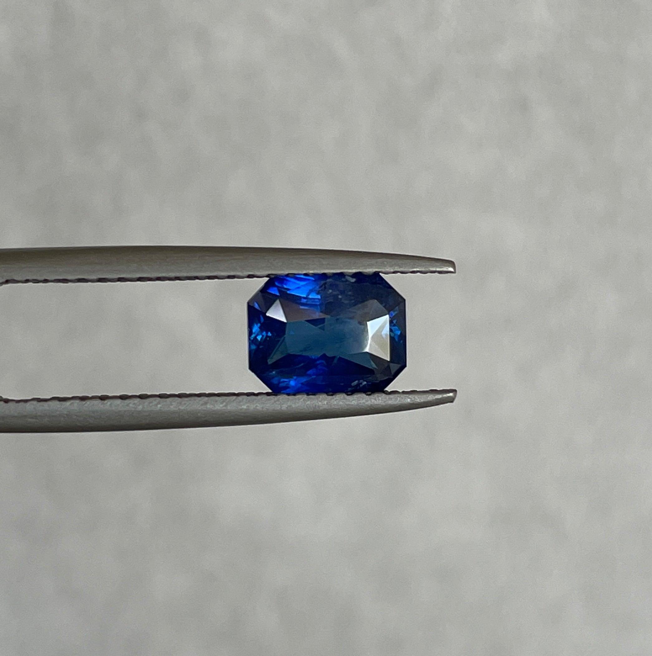 blue sapphire gemstone