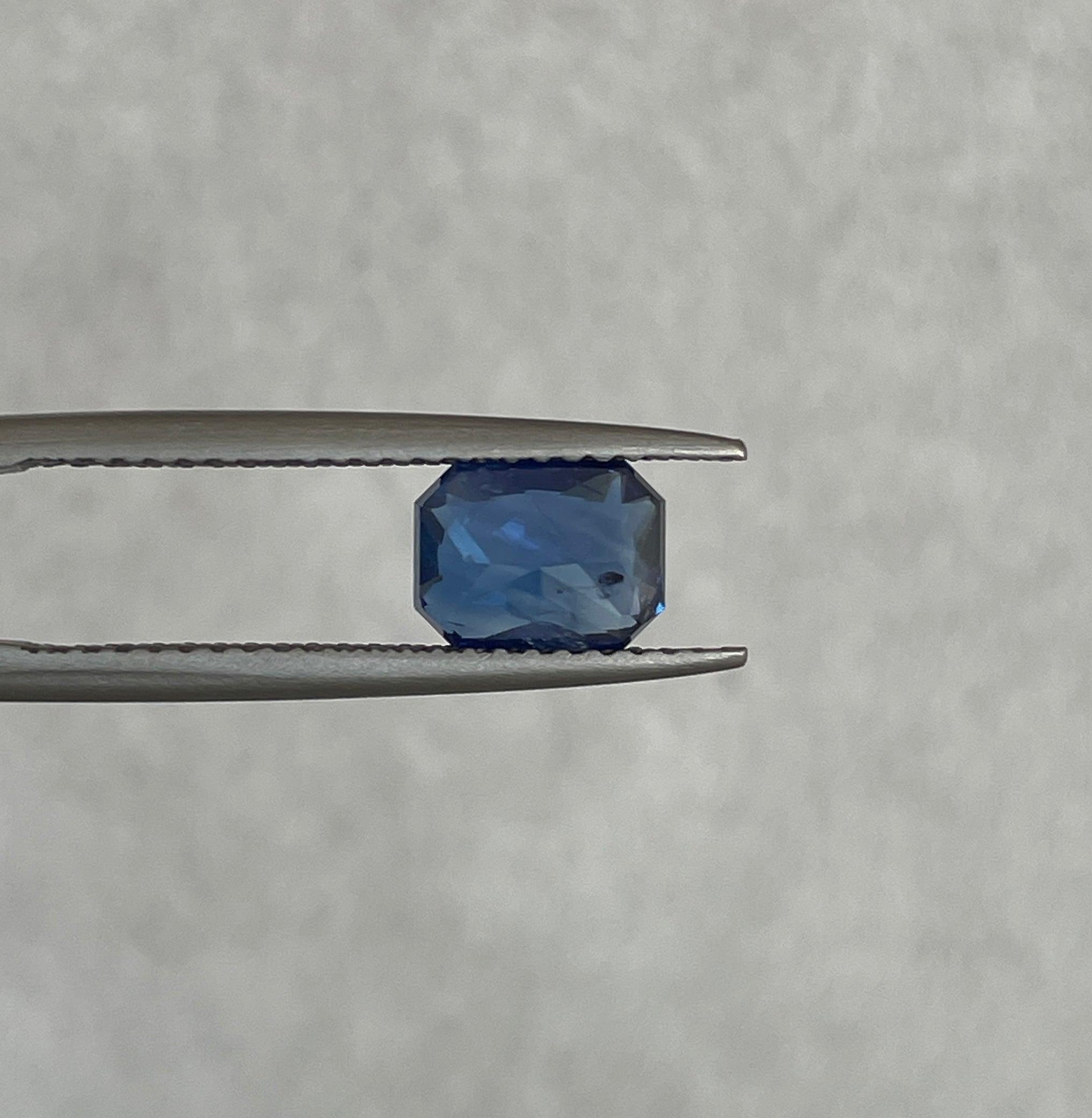 blue sapphire gemstone