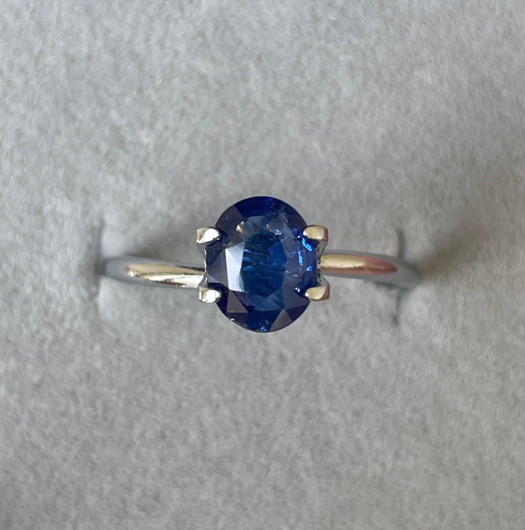 blue sapphire gemstone
