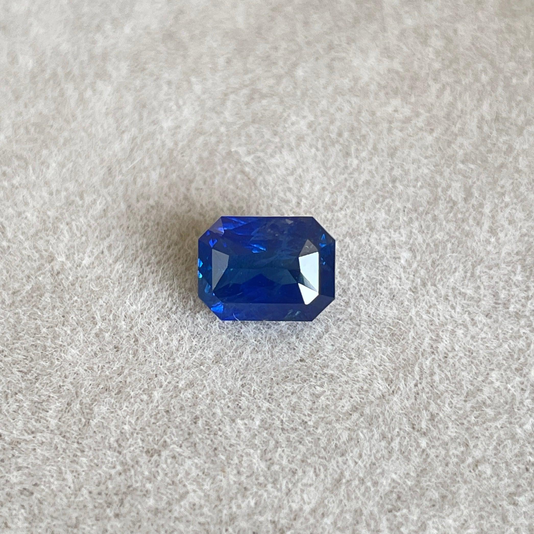 blue sapphire gemstone