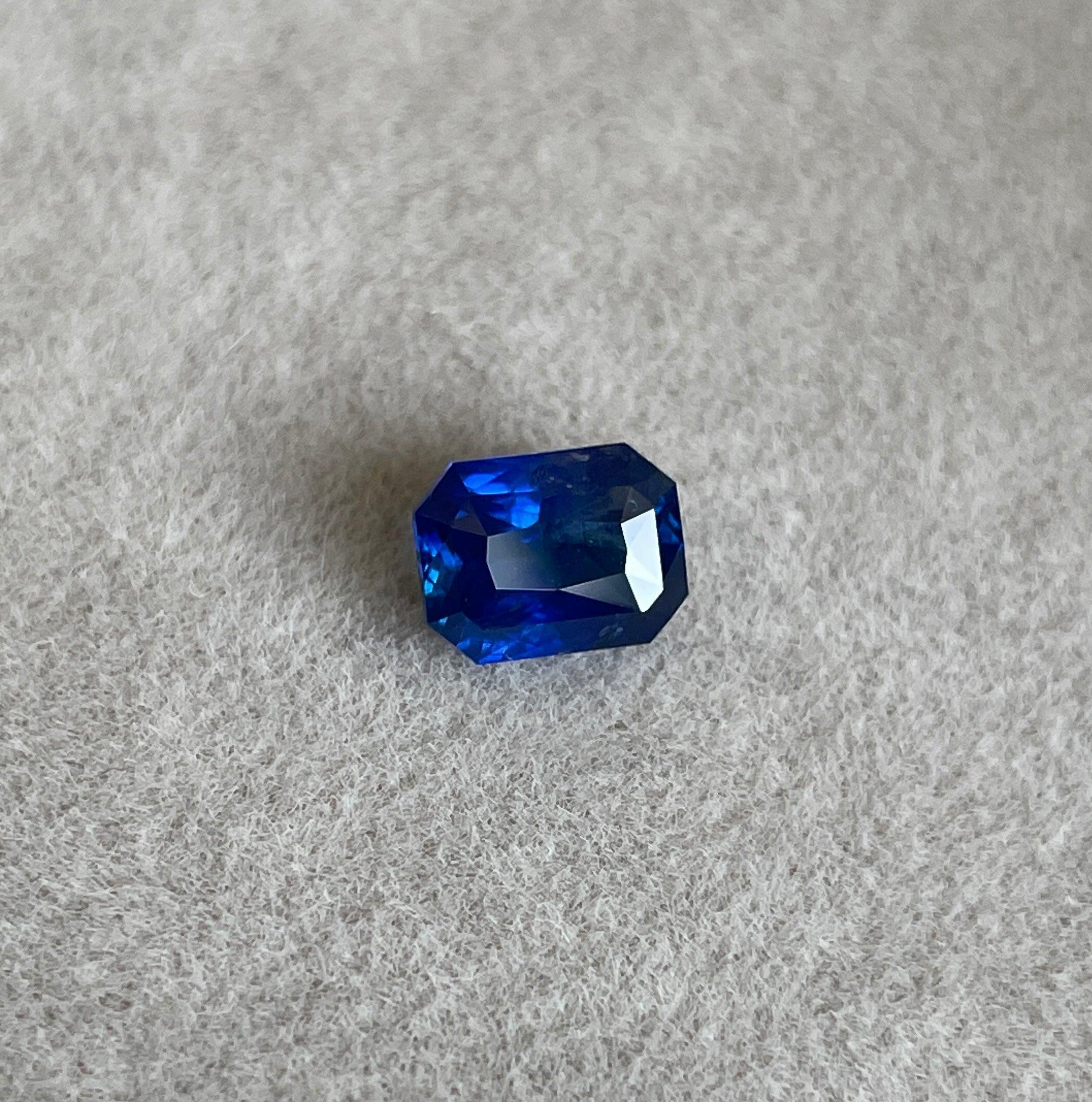blue sapphire gemstone